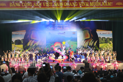 Quỹ khuyến học, khuyến tài Đinh Bộ Lĩnh năm 2023 vinh danh và khen thưởng 09 học sinh trường THPT Yên Khánh B.